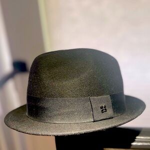 🖤 BCBGMAXAZRIA 🖤Black Fedora Hat with Ribbon Detail. Size S